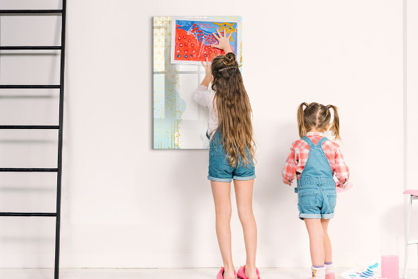 Pizarra magnética de pared con rotulador Un espacio creativo para recuerdos y notas.