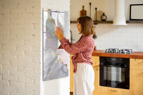 Pizarra magnética de pared con rotulador Un elegante tablero para notas y fotos.