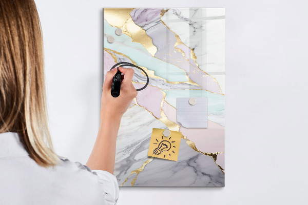 Pizarra magnética de pared con rotulador Un elegante tablero para notas y fotos.