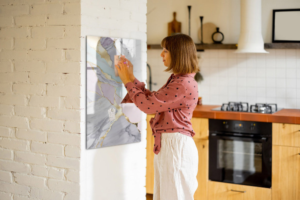 Pizarra magnética de pared con rotulador Un elegante tablero para notas y fotos.
