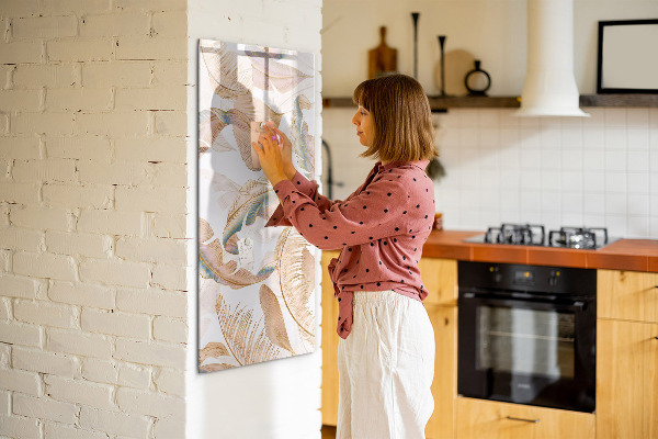 Pizarra magnética de pared con rotulador Un tablero colorido para fotos y notas.