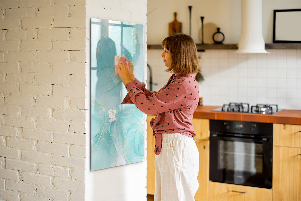 Pizarra magnética de pared con rotulador Un tablero colorido para presentar fotos