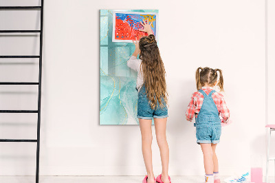 Pizarra magnética de pared con rotulador Un tablero colorido para presentar fotos