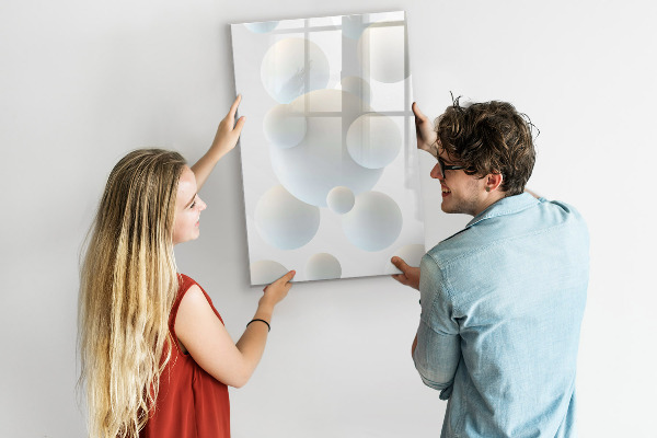 Pizarra borrable de cristal con imanes Un práctico tablero para notas y fotos.