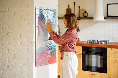 Pizarra magnética de pared con rotulador Un tablero colorido para fotos y notas.