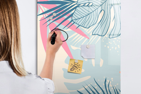 Pizarra magnética de pared con rotulador Un tablero colorido para fotos y notas.
