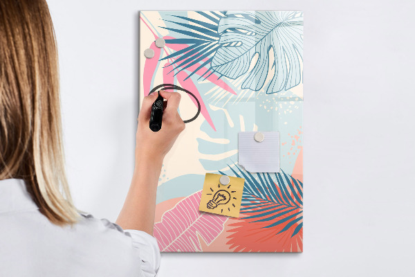 Pizarra magnética de pared con rotulador Un tablero colorido para fotos y notas.