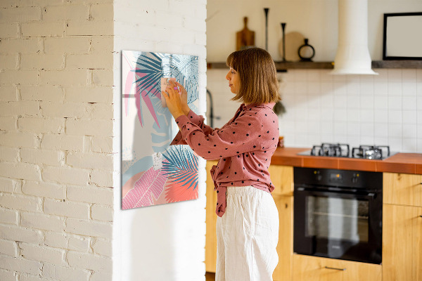 Pizarra magnética de pared con rotulador Un tablero colorido para fotos y notas.