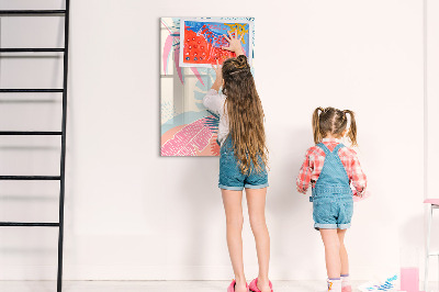 Pizarra magnética de pared con rotulador Un tablero colorido para fotos y notas.
