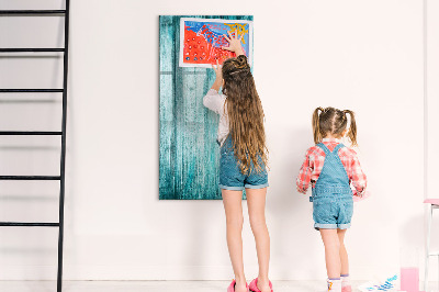 Pizarra magnética de pared con rotulador Un tablero colorido para notas y fotos.