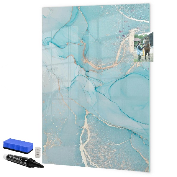 Pizarra magnética de pared con rotulador Un tablero colorido para fotos y notas.