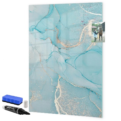 Pizarra magnética de pared con rotulador Un tablero colorido para fotos y notas.