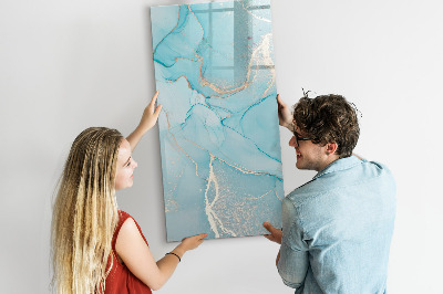 Pizarra magnética de pared con rotulador Un tablero colorido para fotos y notas.