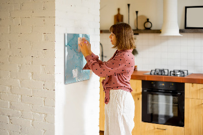 Pizarra magnética de pared con rotulador Un tablero colorido para fotos y notas.