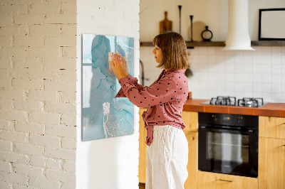 Pizarra magnética de pared con rotulador Un tablero colorido para fotos y notas.