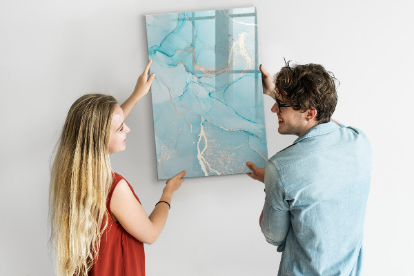 Pizarra magnética de pared con rotulador Un tablero colorido para fotos y notas.