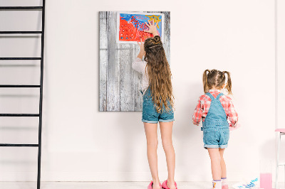 Pizarra magnética de pared con rotulador Un tablero para fijar fotos y notas.
