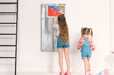 Pizarra magnética de pared con rotulador Un tablero para fijar fotos y notas.