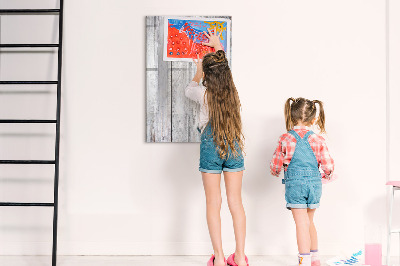 Pizarra magnética de pared con rotulador Un tablero para fijar fotos y notas.