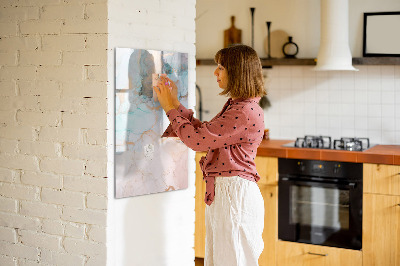 Pizarra magnética de pared con rotulador Un tablero colorido para presentar fotos
