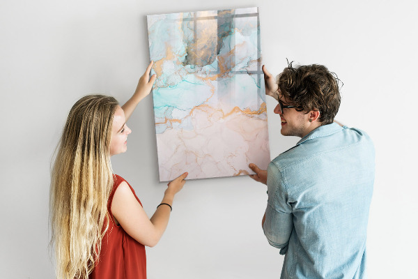Pizarra magnética de pared con rotulador Un tablero colorido para presentar fotos