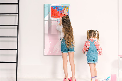 Pizarra magnética de pared con rotulador Un tablero colorido para fotos y notas.