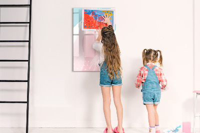 Pizarra magnética de pared con rotulador Un tablero colorido para fotos y notas.