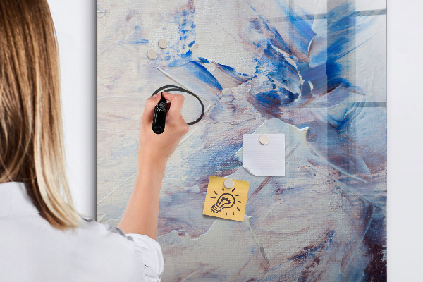 Pizarra magnética de pared con rotulador Un espacio creativo para recuerdos y notas.