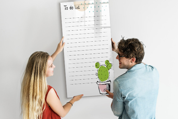 Pizarra magnética de pared con rotulador Una lista de tareas con un toque creativo.