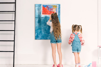 Pizarra magnética de pared con rotulador Un tablero colorido para notas y fotos.