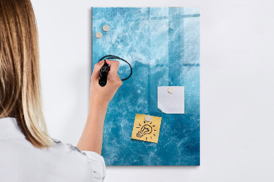 Pizarra magnética de pared con rotulador Un tablero colorido para notas y fotos.