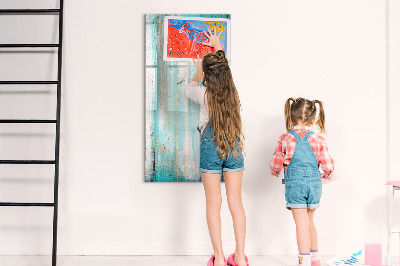 Pizarra magnética de pared con rotulador Un tablero colorido para fotos y notas.