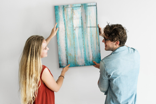 Pizarra magnética de pared con rotulador Un tablero colorido para fotos y notas.