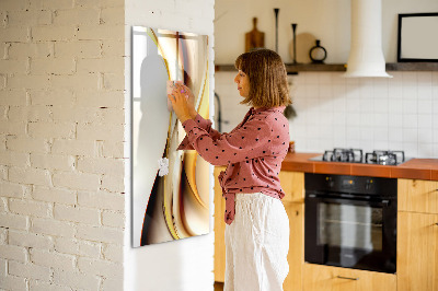 Pizarra magnética de pared con rotulador Un tablero colorido para notas y fotos.