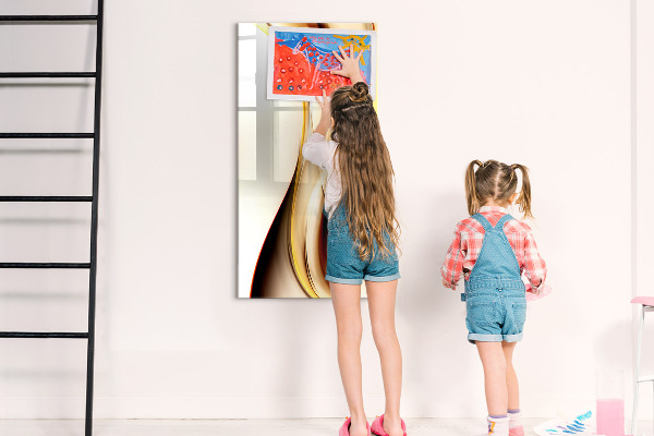 Pizarra magnética de pared con rotulador Un tablero colorido para notas y fotos.