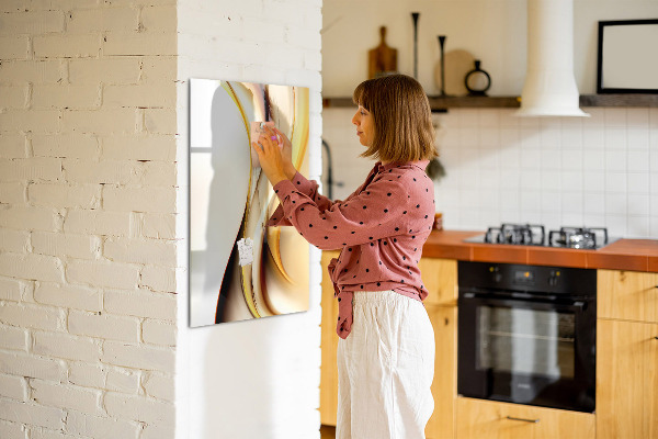 Pizarra magnética de pared con rotulador Un tablero colorido para notas y fotos.