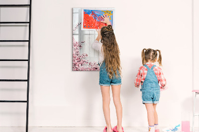 Pizarra magnética de pared con rotulador Un espacio creativo para fotos y notas.