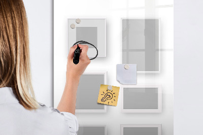 Pizarra borrable de cristal con imanes Un espacio creativo para fotos y notas.