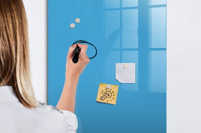 Pizarra magnética de pared con rotulador Un tablero colorido para notas y fotos.