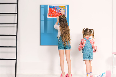 Pizarra magnética de pared con rotulador Un tablero colorido para notas y fotos.
