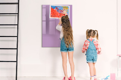 Pizarra magnética de pared con rotulador Un tablero colorido para notas y fotos.