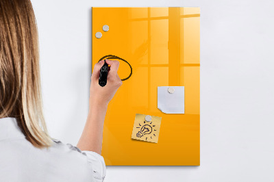 Pizarra magnética de pared con rotulador Un tablero colorido para notas y fotos.