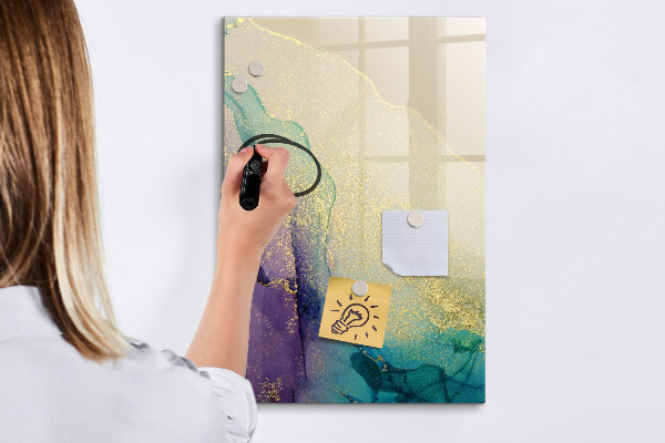 Pizarra magnética de pared con rotulador Recuerdos coloridos en un tablero de corcho