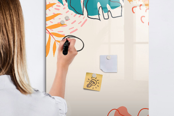 Pizarra magnética de pared con rotulador Un tablero colorido para notas y fotos.