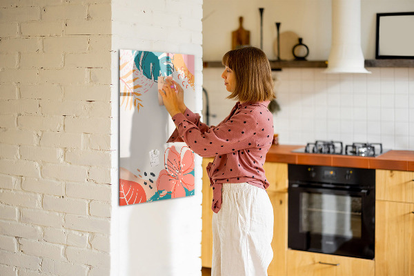 Pizarra magnética de pared con rotulador Un tablero colorido para notas y fotos.