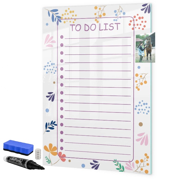 Pizarra magnética de pared con rotulador Un tablero colorido para notas y fotos.
