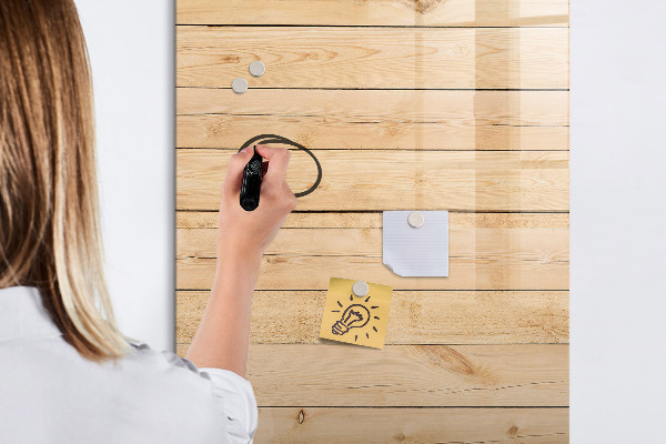 Pizarra magnética de pared con rotulador Tablero de notas sobre un fondo de madera