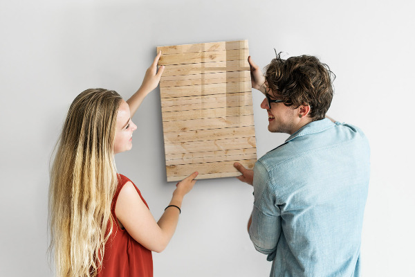 Pizarra magnética de pared con rotulador Tablero de notas sobre un fondo de madera