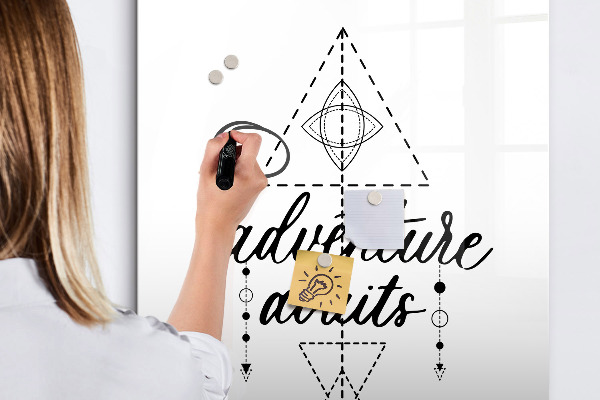 Pizarra borrable de cristal con imanes Un espacio creativo para recuerdos y aventuras.