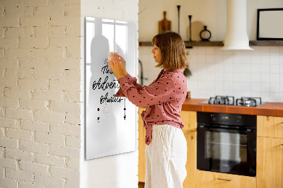 Pizarra magnética de pared con rotulador Un espacio creativo para recuerdos y fotos.
